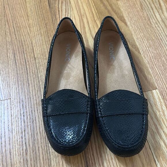 Vionic Larrun Black Snake Pattern Orthotic Slip On Loafers Flats Women’s Sz 8.5 - Picture 1 of 10
